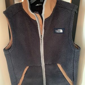 Men’s The North Face vest
